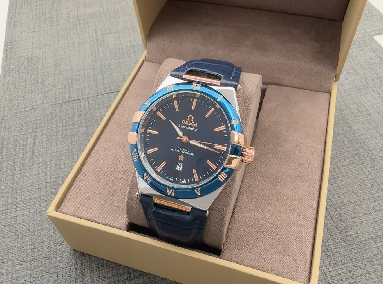 Omega men wach